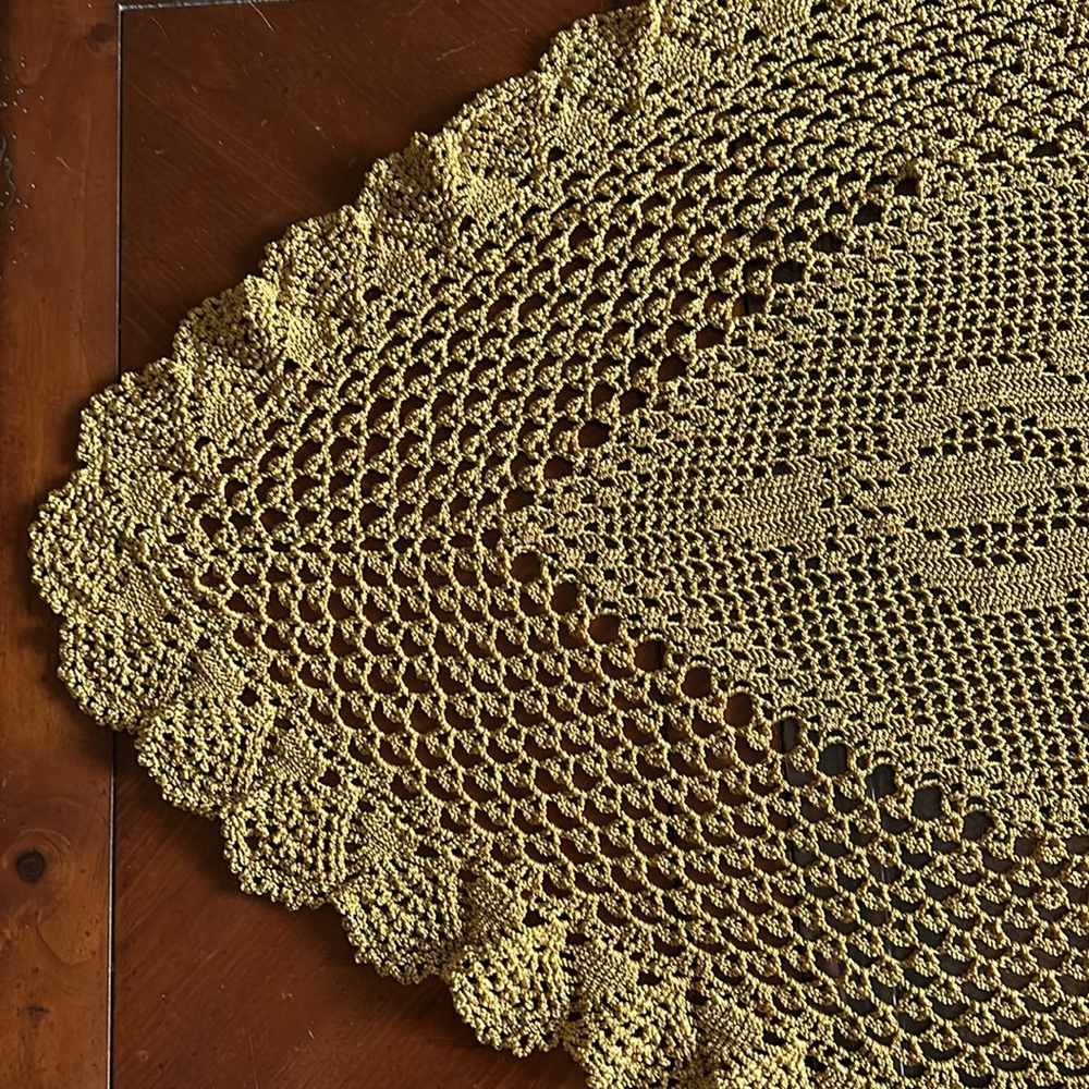 Oval table runner - Picture 8 of 16